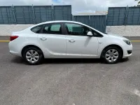 Usado Opel Astra Elegance 140 CV (102 kW) 2018 Blanco Berlina