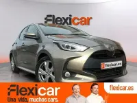 Usado Toyota Yaris Active 116 CV (85 kW) 2025 Marrón Utilitario