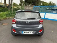 Usado Hyundai i10 Style 87 CV (63 kW) 2015 Gris / plata Utilitario
