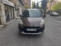 Usado Peugeot Partner Tepee Outdoor 92 CV (67 kW) 2014 Marrón Monovolumen