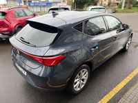 Usado Seat Leon Style 115 CV (84 kW) 2022 Gris / plata Familiar