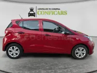 Usado Hyundai i10 66 CV (48 kW) 2015 Granate Utilitario