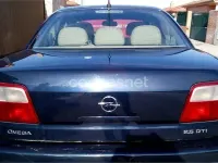 Usado Opel Omega Elegance 150 CV (110 kW) 2003 Azul Berlina