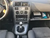 Usado Ford Mondeo Ambiente 115 CV (84 kW) 2003 Gris / plata Berlina