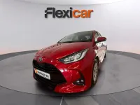 Usado Toyota Yaris Hybrid Style 116 CV (85 kW) 2023 Rojo Berlina
