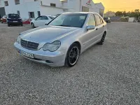 Usado Mercedes C220 Classic 143 CV (105 kW) 2000 Gris / plata Berlina