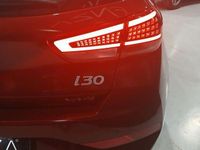 Usado Hyundai i30 100 CV (73 kW) 2024 Rojo Utilitario