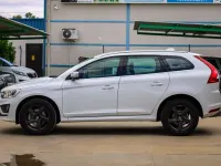 Käytetty Volvo XC60 R-Design Momentum 181 HP (133 kW) 2015 Valkoinen Katumaasturi