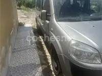 Usado Fiat Doblò 105 CV (77 kW) 2009 Gris / plata Monovolumen