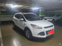 Usado Ford Kuga Trend 120 CV (88 kW) 2016 Blanco SUV