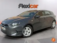 Usado Kia Ceed 136 CV (100 kW) 2023 Amarillo Utilitario
