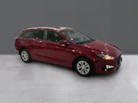 Usado Hyundai i30 119 CV (87 kW) 2022 Rojo Familiar
