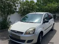 Usado Ford Fiesta Trend 80 CV (58 kW) 2006 Blanco Utilitario