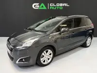 Usado Peugeot 5008 Allure 150 CV (110 kW) 2016 Gris / plata Monovolumen
