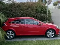Usado Opel Astra GTC Sport 120 CV (88 kW) 2005 Rojo Berlina