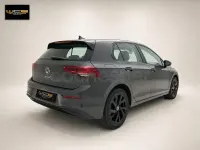 Usado VW Golf VIII 116 CV (85 kW) 2023 Gris / plata Berlina