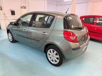 Usado Renault Clio II 86 CV (63 kW) 2008 Verde Berlina