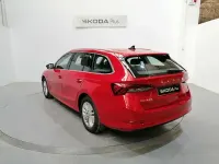Usado Skoda Octavia Ambition 150 CV (110 kW) 2024 Rojo Familiar