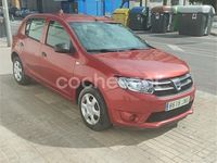 Usado Dacia Sandero Ambiance 75 CV (55 kW) 2016 Granate Berlina