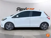 Usado Toyota Yaris Hybrid 100 CV (73 kW) 2019 Gris Berlina