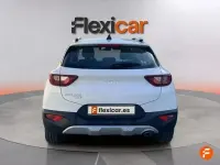 Usado Kia Stonic 84 CV (61 kW) 2022 Blanco SUV