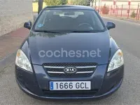 Usado Kia Ceed 109 CV (80 kW) 2008 Azul Utilitario