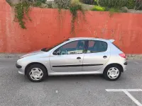 Usado Peugeot 206 75 CV (55 kW) 2004 Gris / plata Berlina