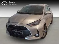 Usado Toyota Yaris Hybrid Active 116 CV (85 kW) 2025 Gris / plata Berlina