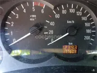 Usado Opel Corsa 70 CV (51 kW) 2004 Gris / plata Utilitario