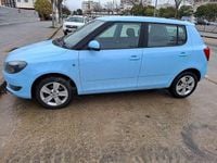 Usado Skoda Fabia 69 CV (50 kW) 2014 Azul Berlina