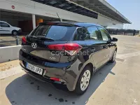 Usado Hyundai i20 84 CV (61 kW) 2016 Negro Berlina