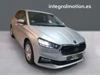 Usado Skoda Fabia Selection 95 CV (69 kW) 2025 Gris Utilitario
