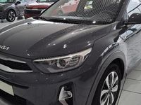 Usado Kia Stonic 101 CV (74 kW) 2021 Gris acero SUV