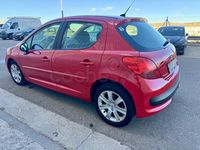 Usado Peugeot 207 90 CV (66 kW) 2006 Rojo Berlina