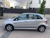 Usado Mercedes B200 136 CV (100 kW) 2006 Gris / plata Monovolumen