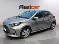 Usado Toyota Yaris Hybrid Active 116 CV (85 kW) 2025 Marrón Berlina