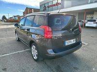 Usado Peugeot 5008 Style 130 CV (95 kW) 2015 Gris / plata Monovolumen