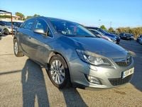 Usado Opel Astra Excellence 165 CV (121 kW) 2012 Gris / plata Berlina