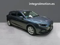Usado Seat Leon Style 115 CV (84 kW) 2020 Gris