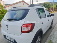 Używany Dacia Sandero Stepway 90 KM (66 kW) 2015 Biały Sedan/Limuzyna