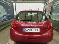 Usado Peugeot 208 82 CV (60 kW) 2013 Rojo Utilitario