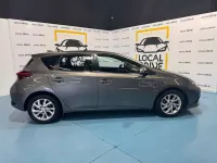 Usado Toyota Auris Active 116 CV (85 kW) 2017 Gris Utilitario