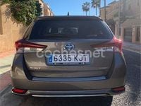 Usado Toyota Auris Hybrid Active 136 CV (100 kW) 2018 Gris / plata Familiar