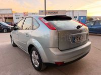 Usado Ford Focus Trend 100 CV (73 kW) 2006 Gris / plata Berlina