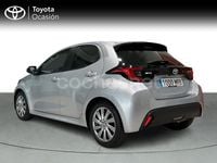 Usado Toyota Yaris Hybrid Active 116 CV (85 kW) 2024 Gris / plata Berlina