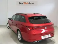 Usado Seat Leon FR 150 CV (110 kW) 2024 Rojo Familiar