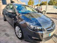 Usado Opel Astra Selective 140 CV (102 kW) 2015 Gris / plata Berlina