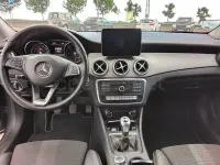 Usado Mercedes CLA200 136 CV (100 kW) 2017 Gris / plata Coupe