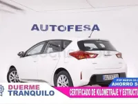 Usado Toyota Auris Live 132 CV (97 kW) 2013 Blanco Berlina