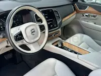 Usado Volvo XC90 Momentum 235 CV (172 kW) 2022 Gris / plata SUV